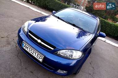 Хэтчбек Chevrolet Lacetti 2005 в 