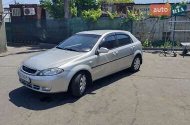 Хэтчбек Chevrolet Lacetti 2005 в 