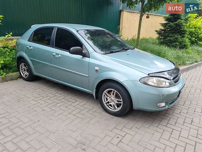 Хэтчбек Chevrolet Lacetti 2007 в 