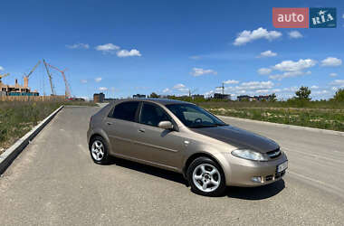 Хэтчбек Chevrolet Lacetti 2004 в Ровно