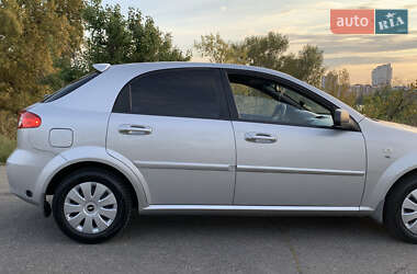 Хэтчбек Chevrolet Lacetti 2007 в 