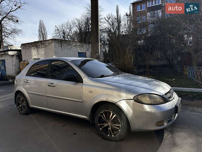 Хэтчбек Chevrolet Lacetti 2008 в Киеве