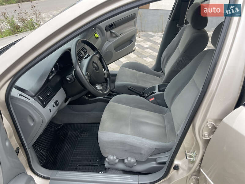 Седан Chevrolet Lacetti 2010 в Хмельницькому