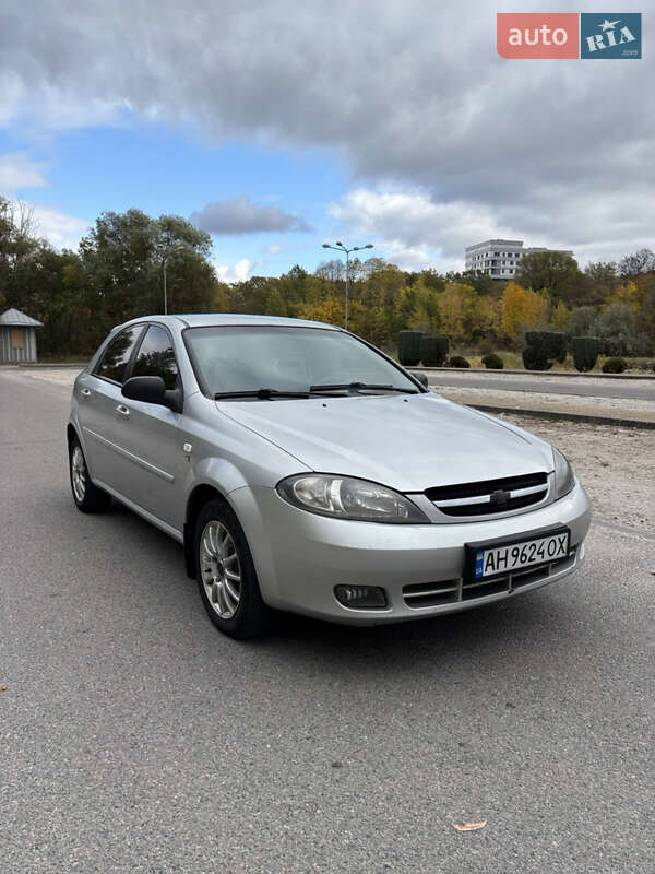 Хетчбек Chevrolet Lacetti 2009 в  фото Хетчбек Chevrolet Lacetti 2009 в