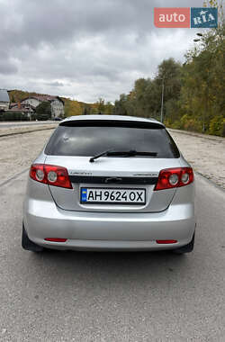 Хетчбек Chevrolet Lacetti 2009 в  фото 5 Хетчбек Chevrolet Lacetti 2009 в
