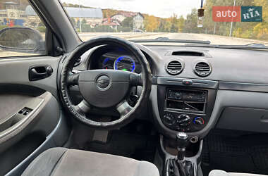 Хетчбек Chevrolet Lacetti 2009 в  фото 7 Хетчбек Chevrolet Lacetti 2009 в