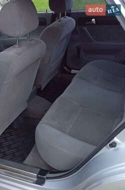 Седан Chevrolet Lacetti 2004 в  фото 3 Седан Chevrolet Lacetti 2004 в