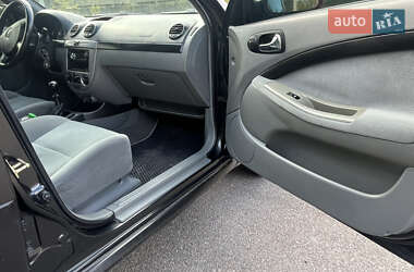 Хэтчбек Chevrolet Lacetti 2005 в  фото 4 Хэтчбек Chevrolet Lacetti 2005 в