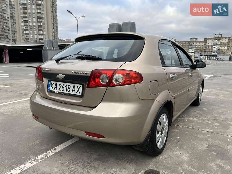 Хэтчбек Chevrolet Lacetti 2008 в Киеве