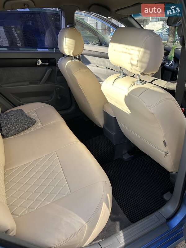 Седан Chevrolet Lacetti 2004 в Киеве