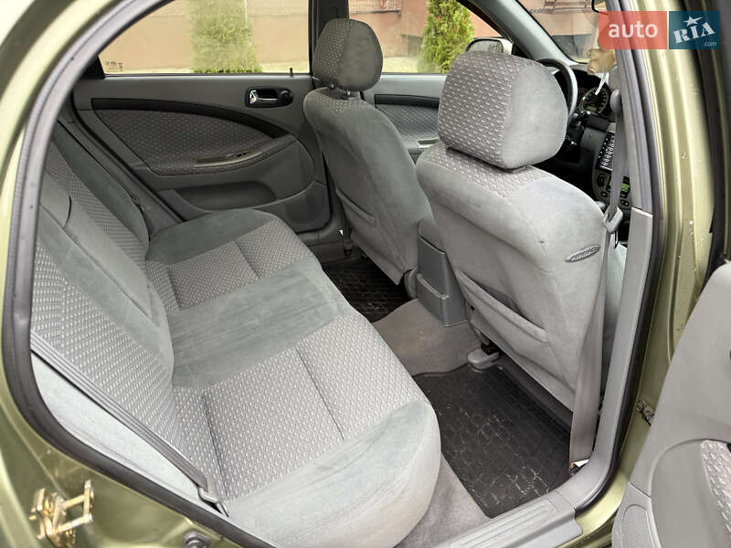 Хэтчбек Chevrolet Lacetti 2004 в Киеве фото 11 Хэтчбек Chevrolet Lacetti 2004 в Киеве