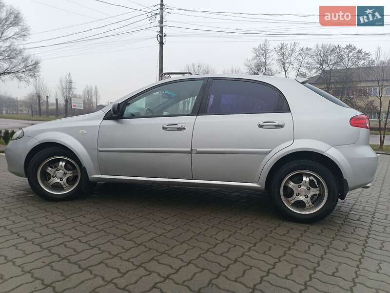 Хэтчбек Chevrolet Lacetti 2008 в Калуше