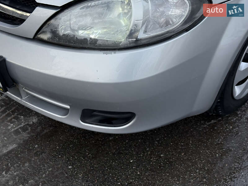 Хетчбек Chevrolet Lacetti 2004 в Дніпрі