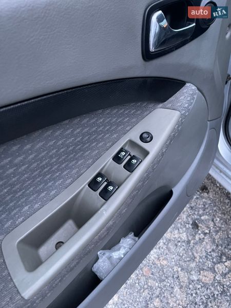 Хэтчбек Chevrolet Lacetti 2005 в Кропивницком