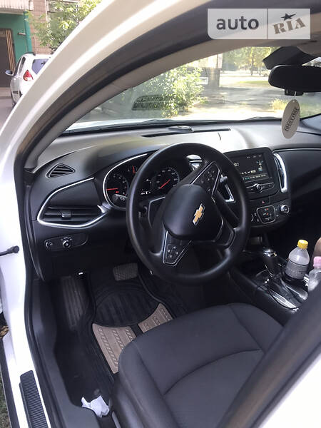 Седан Chevrolet Malibu 2016 в Кривому Розі