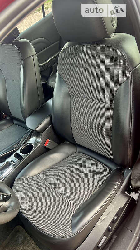 Седан Chevrolet Malibu 2014 в Дрогобыче