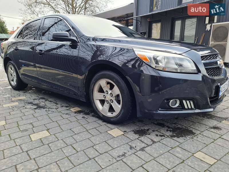 Седан Chevrolet Malibu 2014 в Ужгороді