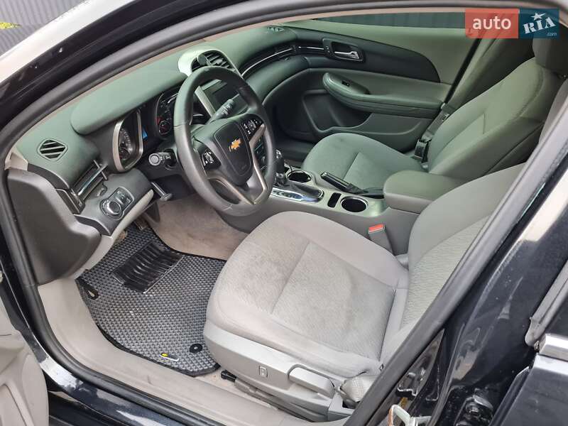 Седан Chevrolet Malibu 2014 в Ужгороді