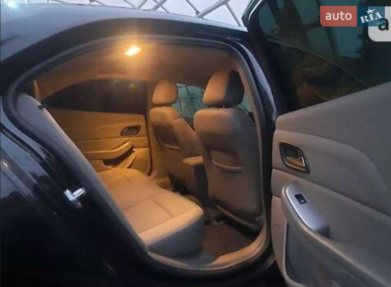 Седан Chevrolet Malibu 2014 в Ужгороді