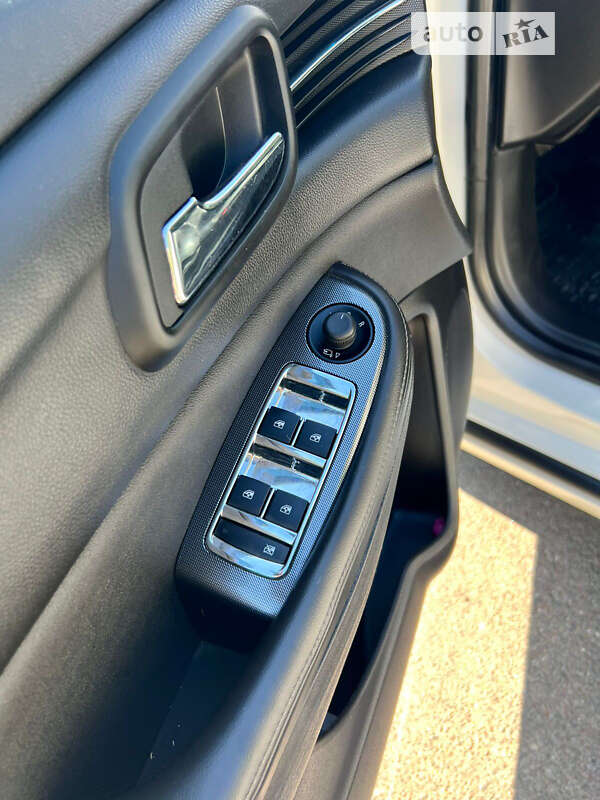 Седан Chevrolet Malibu 2013 в Києві