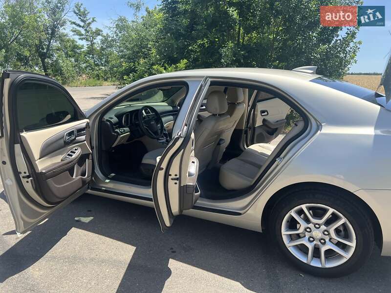 Седан Chevrolet Malibu 2015 в Овідіополі