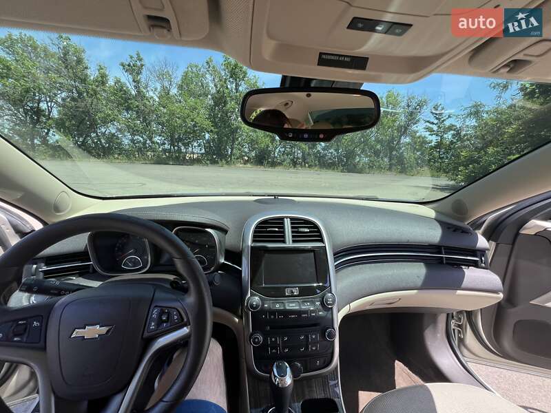 Седан Chevrolet Malibu 2015 в Овідіополі