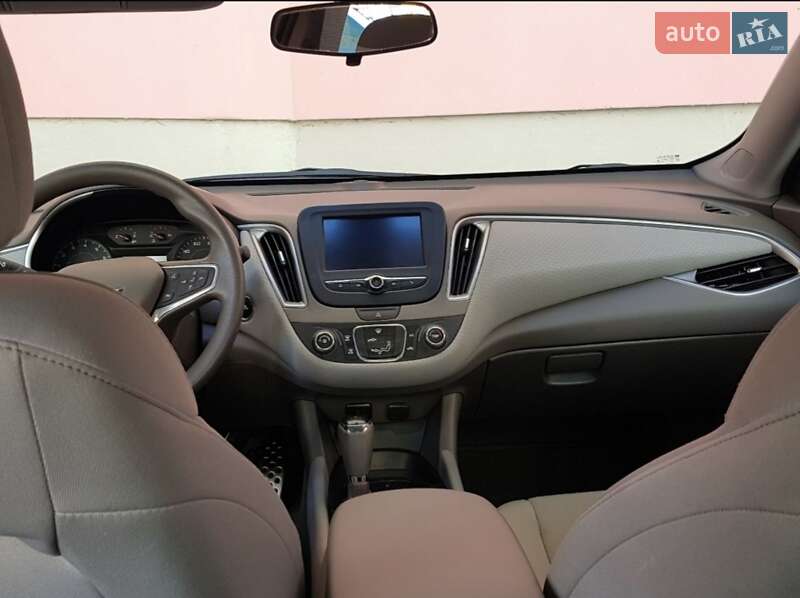 Седан Chevrolet Malibu 2016 в Івано-Франківську