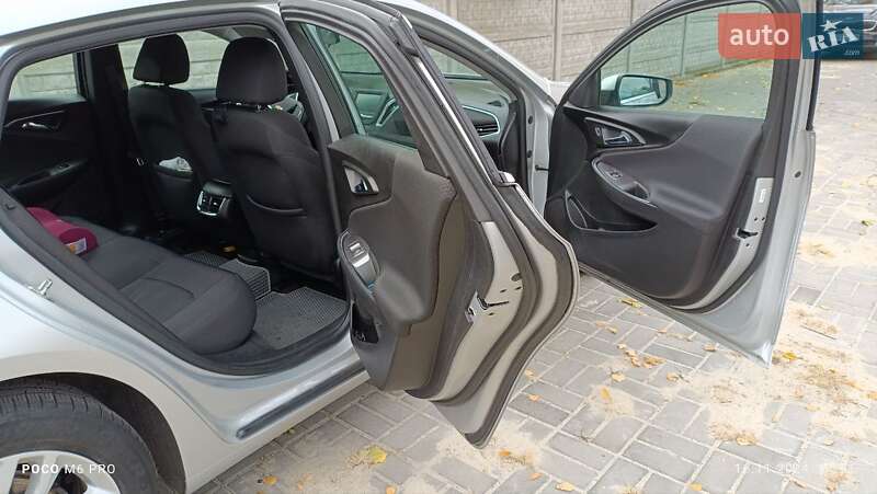 Седан Chevrolet Malibu 2018 в Черкасах
