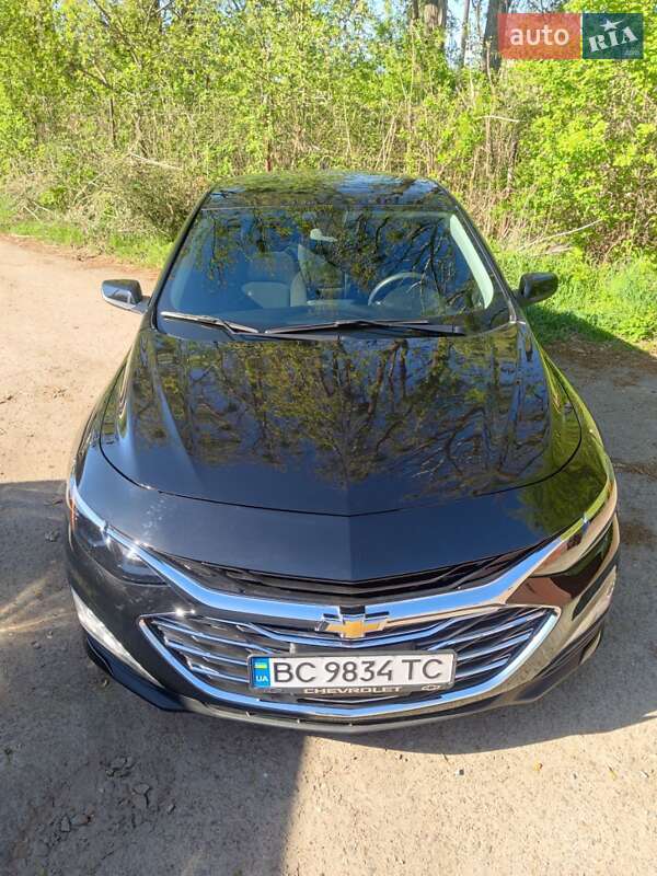 Седан Chevrolet Malibu 2022 в Львові