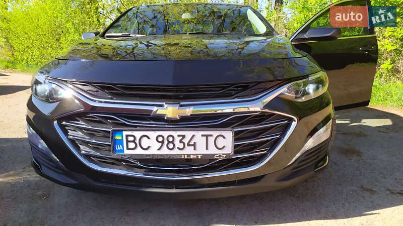 Седан Chevrolet Malibu 2022 в Львові