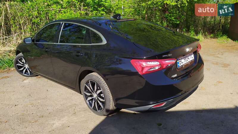 Седан Chevrolet Malibu 2022 в Львові
