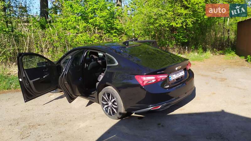 Седан Chevrolet Malibu 2022 в Львові