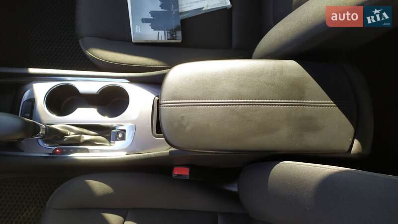 Седан Chevrolet Malibu 2022 в Львові