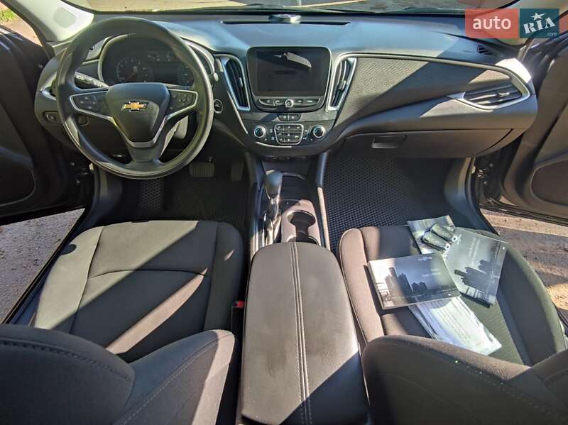 Седан Chevrolet Malibu 2022 в Львові