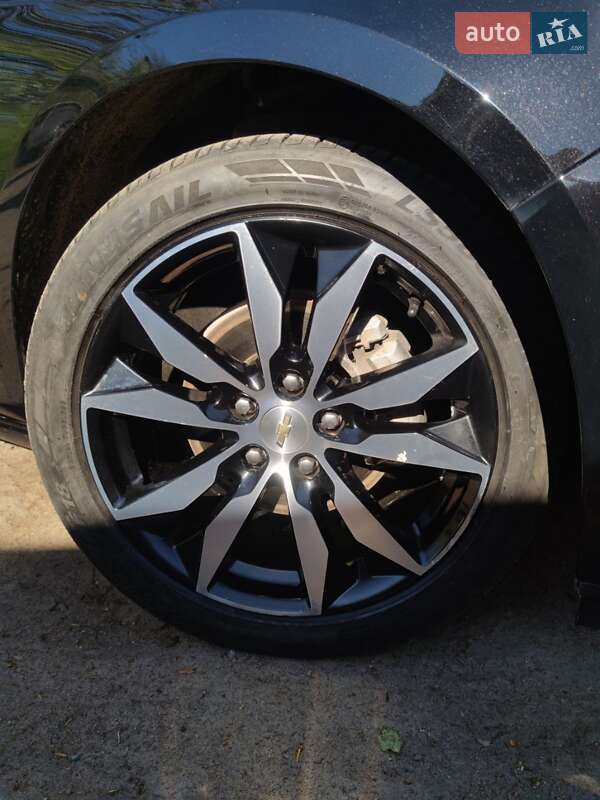 Седан Chevrolet Malibu 2022 в Львові