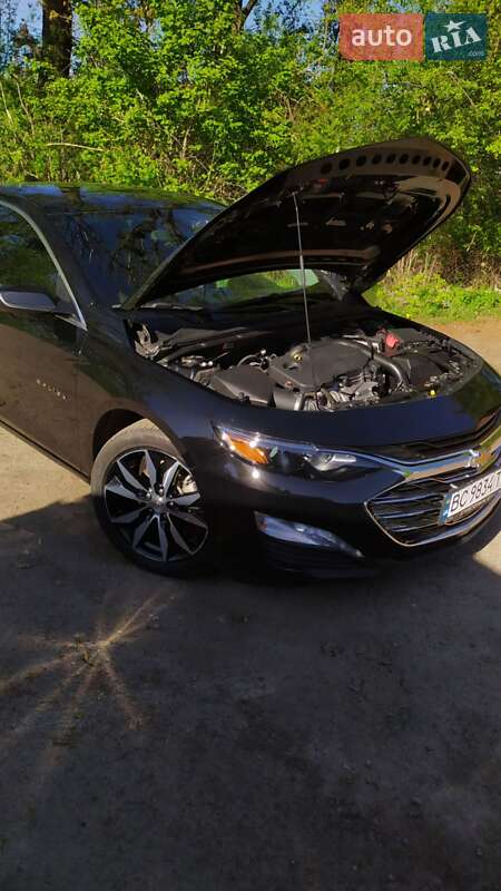 Седан Chevrolet Malibu 2022 в Львові