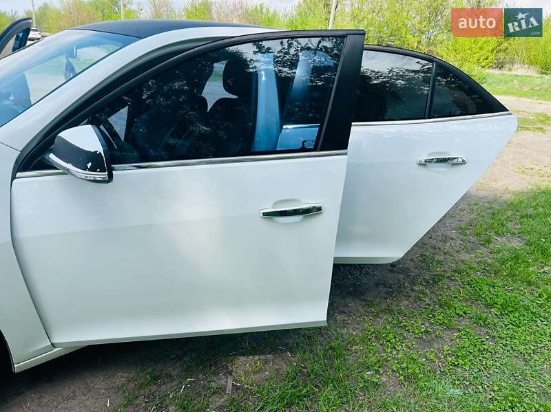 Седан Chevrolet Malibu 2012 в Золочеве