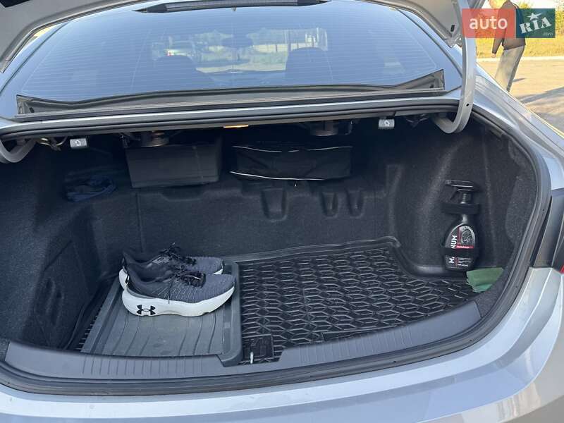 Седан Chevrolet Malibu 2017 в Кам'янському