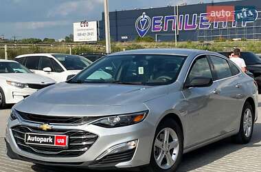 Седан Chevrolet Malibu 2019 в Львові