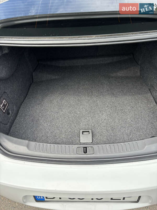 Седан Chevrolet Malibu 2015 в Лубнах