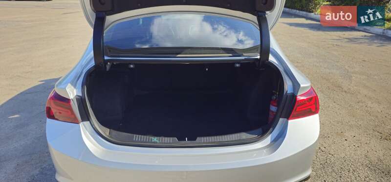 Седан Chevrolet Malibu 2016 в Каменском