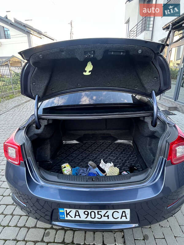 Седан Chevrolet Malibu 2013 в Львові
