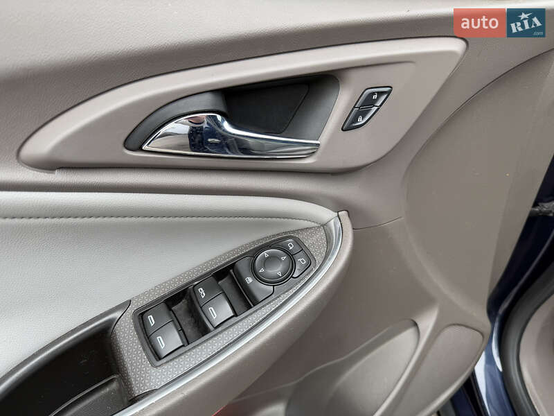 Седан Chevrolet Malibu 2016 в Харькове