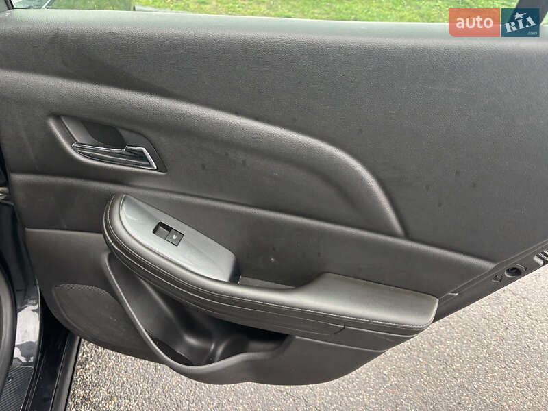 Седан Chevrolet Malibu 2012 в Киеве