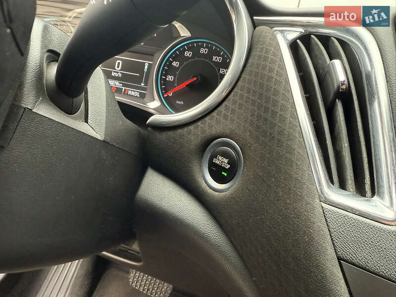 Седан Chevrolet Malibu 2018 в Павлограде