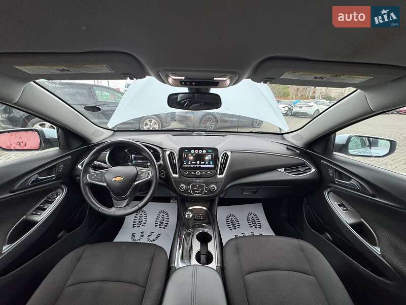 Седан Chevrolet Malibu 2017 в Луцке