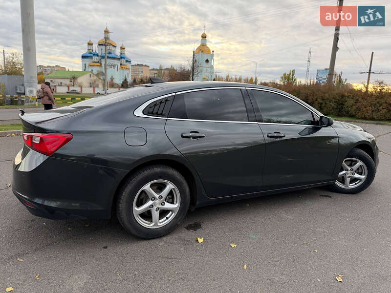 Седан Chevrolet Malibu 2017 в Кривом Роге