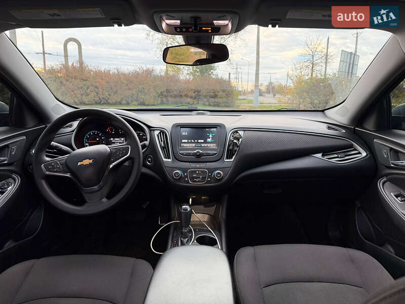 Седан Chevrolet Malibu 2017 в Кривом Роге