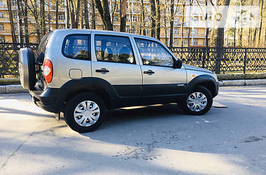 Позашляховик / Кросовер Chevrolet Niva 2011 в 