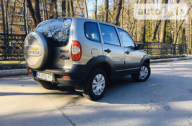 Позашляховик / Кросовер Chevrolet Niva 2011 в 